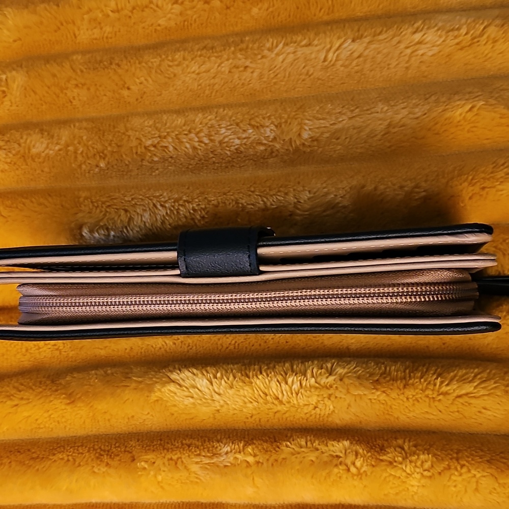 Wallet ~ NEW - Picture 8 of 12